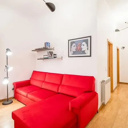 Beautiful Near The Center Of Apartment *